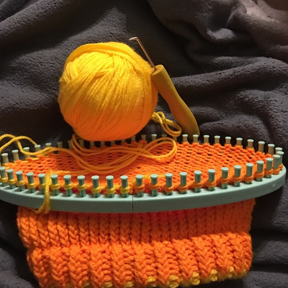 🩸Hand Loomed Baby Candy-corn Hat/Beanie🩸 - Picture 7 of 8